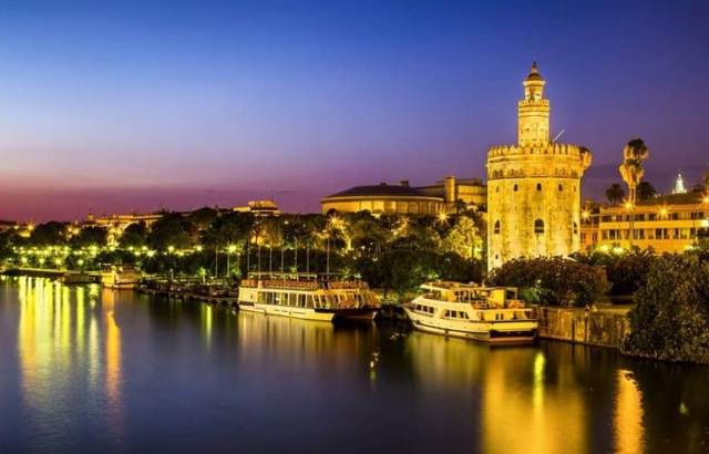 Recorremos Sevilla al anochecer